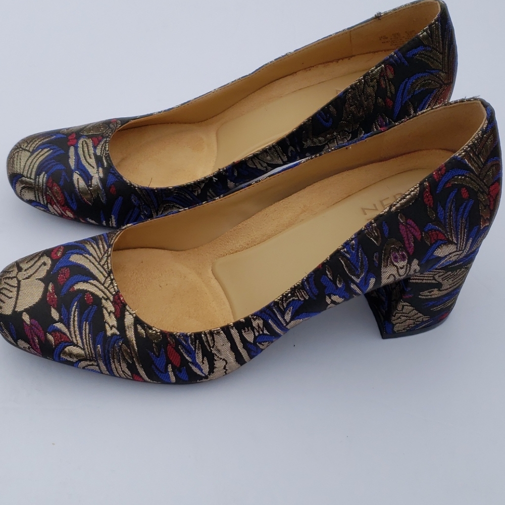 Vera Wang Women's Blue and Gold Floral Shoes - Picture 2 of 5